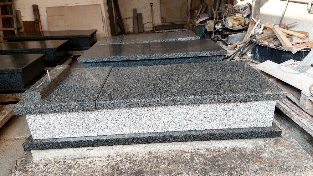 Nagrobek granitowy