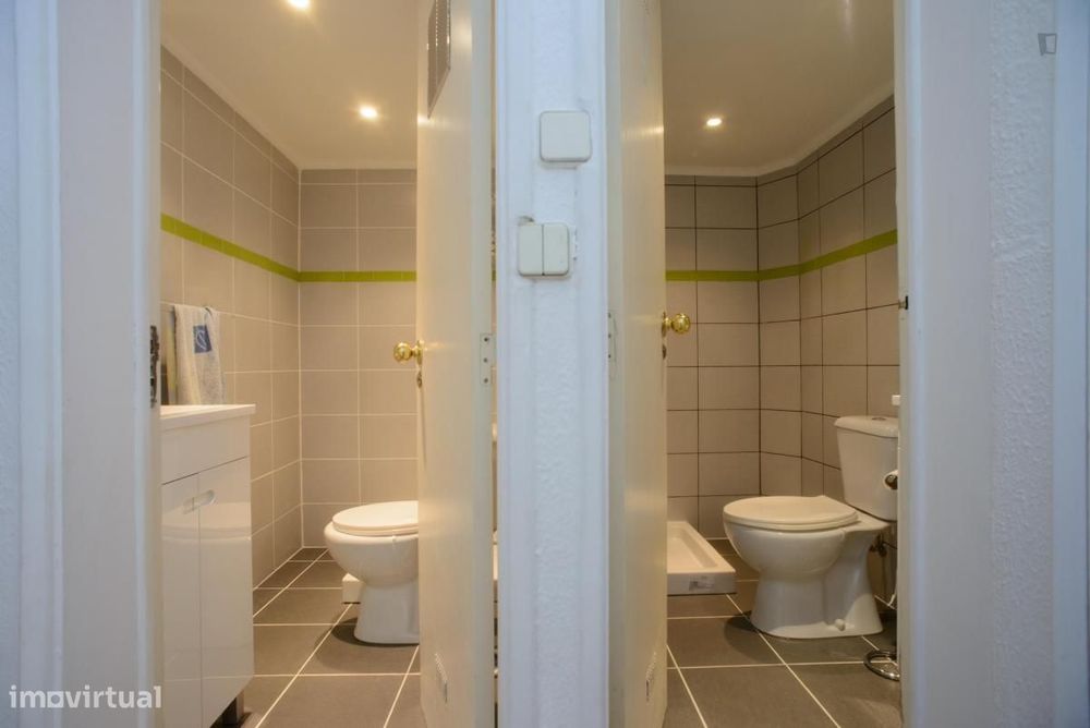 Quarto - localizado em Alameda Lisbon
