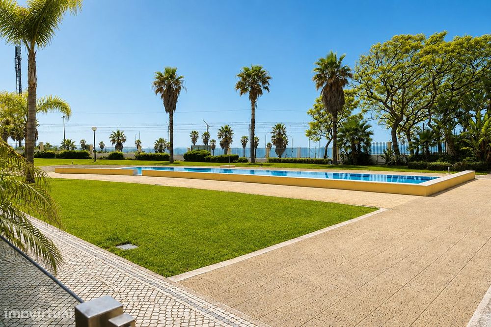 Moradia T4+3 em Condomínio Privado com Piscina nos Jardins da Parede