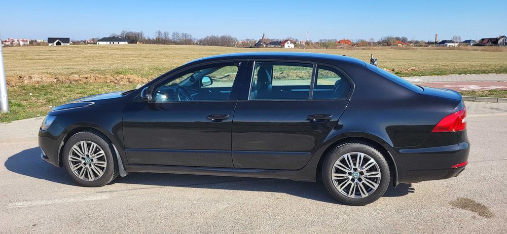 Wynajem samochodu SKODA SUPERB 1,6 MANUAL