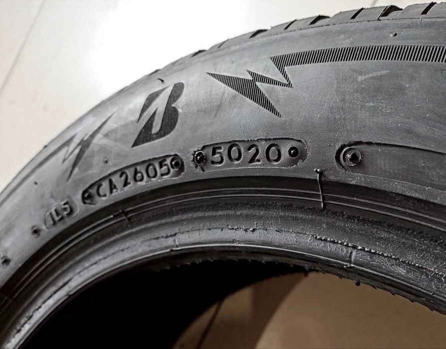 Пара шин 185/60R15 84T Bridgestone Blizzak LM005