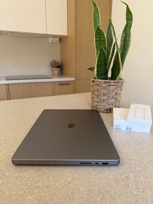 Apple MacBook Pro 16 M1 Max 64GB ram 1TB SSD Space Gray