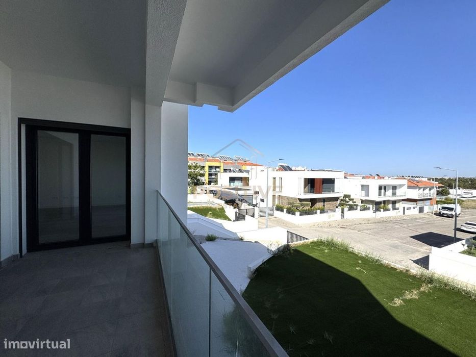 Moradia T4 em Vale de Milhaços | Espaço, luz natural |  A33 e A2 | A 2