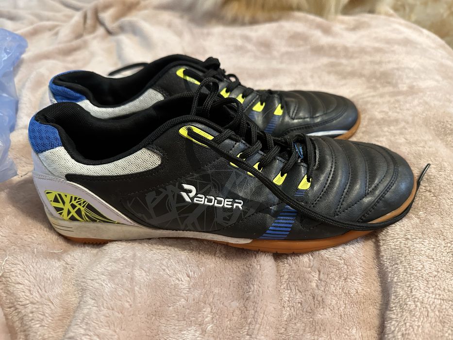 Футзалки кросівки