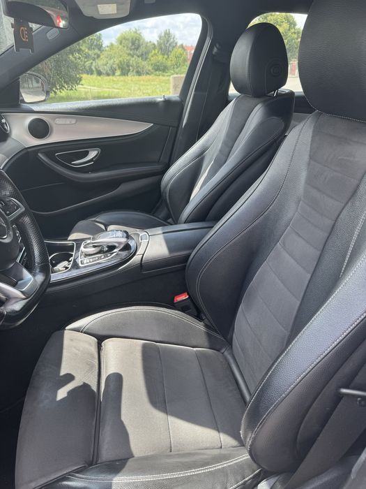 Mercedes-Benz Klasa E 220 d T 9G-TRONIC AMG Line