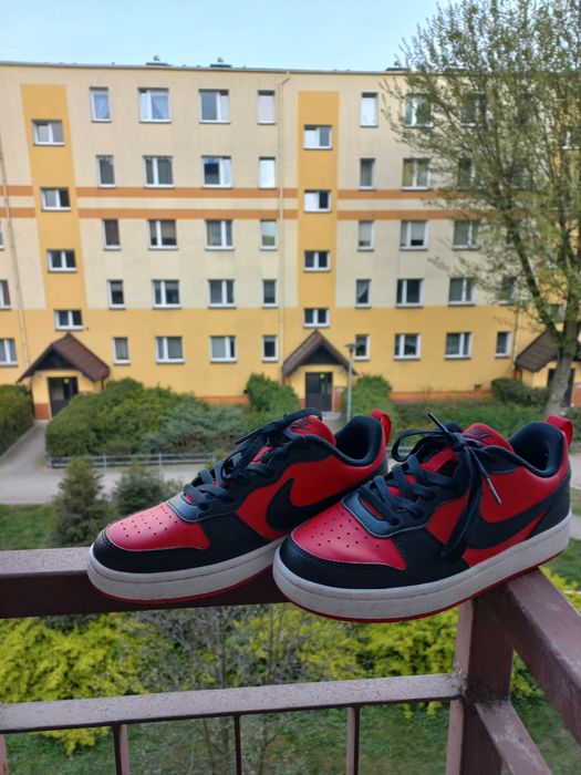 Nike junior low black and red