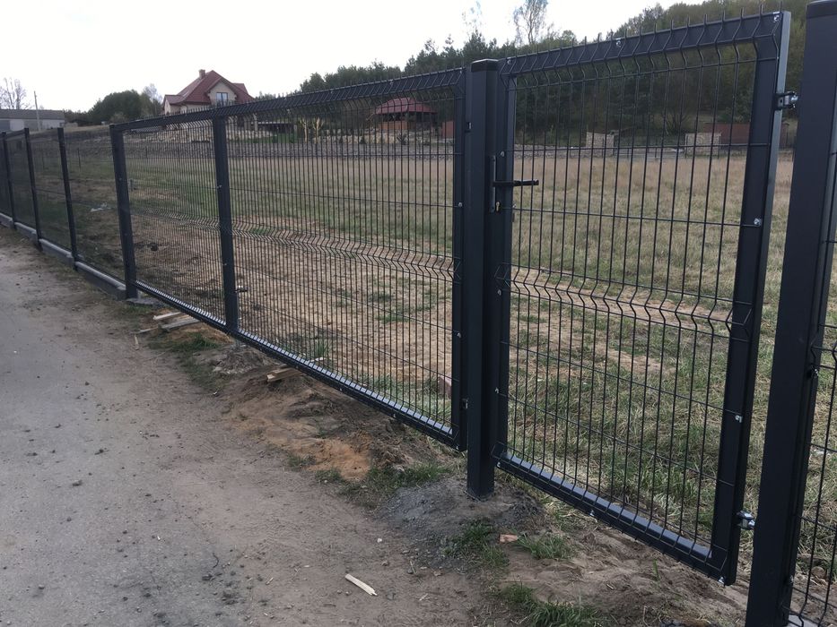 Montaz Ogrodzenia panelowego. Skatki. Bramy