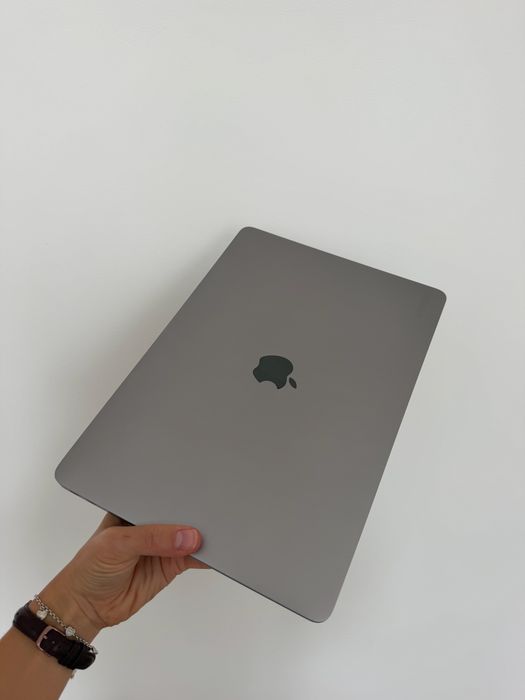 MacBook Air Retina 13″ 2019, i5, 8/256 ГБ, ідеальний стан