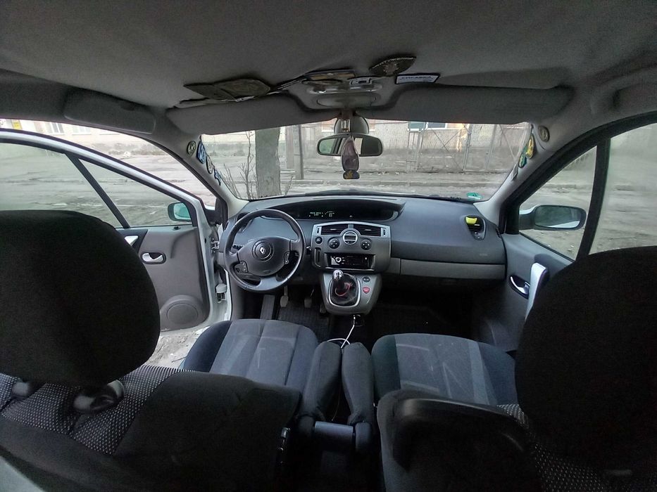 Renault Scenic 2 .1.6 бензин.2004 год