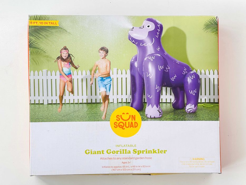 Велика надувна іграшка горила бризкалка Sun Squad Giant Gorilla Sprinkler
