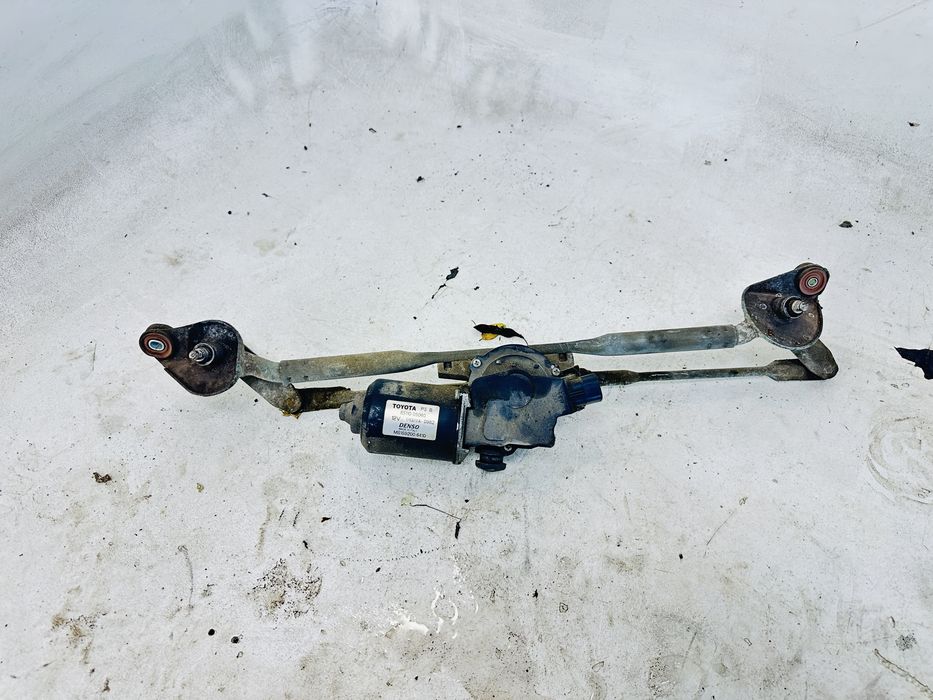 Toyota Avensis  T25 mechanizm silniczek silnik wycieraczek przednich