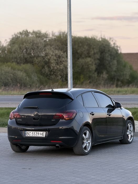 Opel Astra J Hatchback