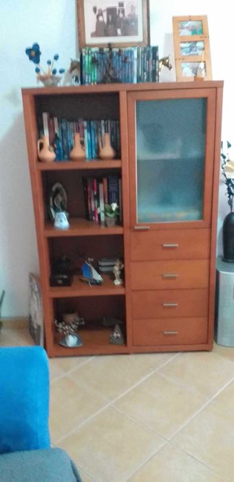 Sala de estar, Estante e mesa de centro