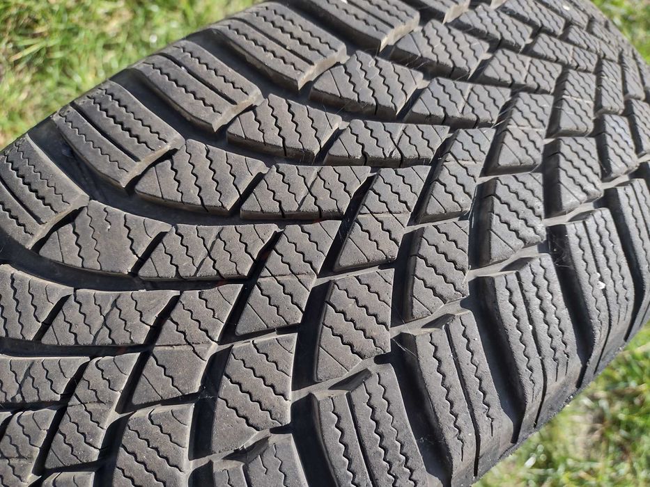 Bridgestone Blizzak LM005 195/65 R15 91T zimowe – 5 szt. 4+1