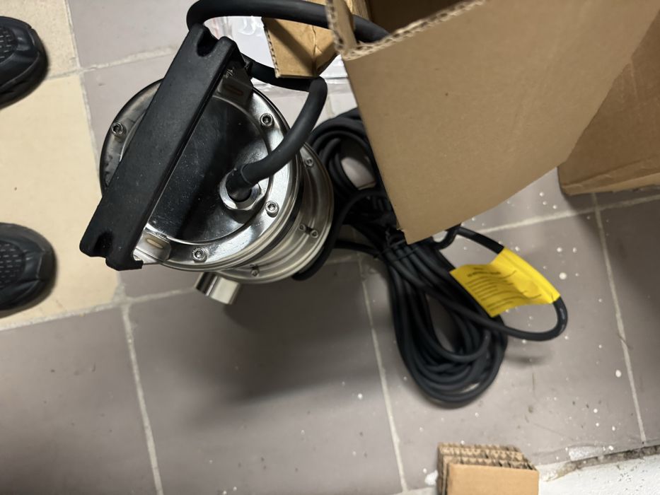 bomba submersível EFAFLU, modelo 75, trifásica de 400 V e potência de 0,55 kW
