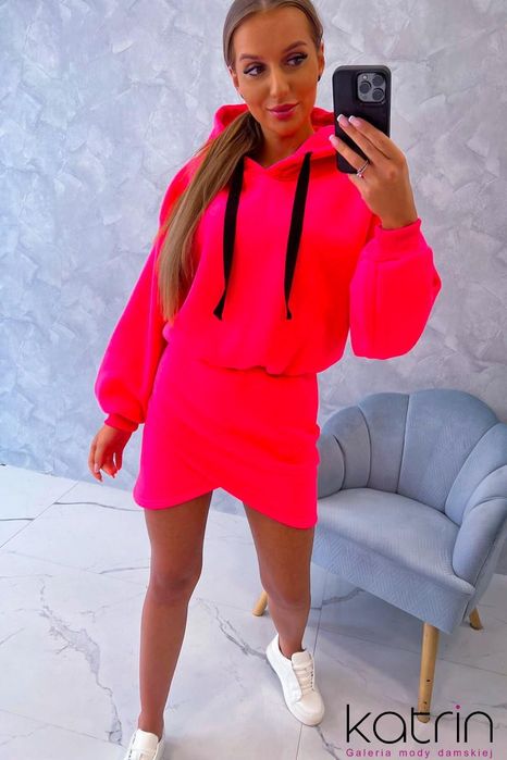 Sukienka ocieplana z kopertowym dołem kolory