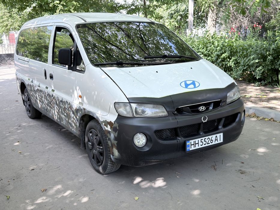 HYUNDAI H200 1998г.2.5 дизель . Автомат,пассажир 6+1.