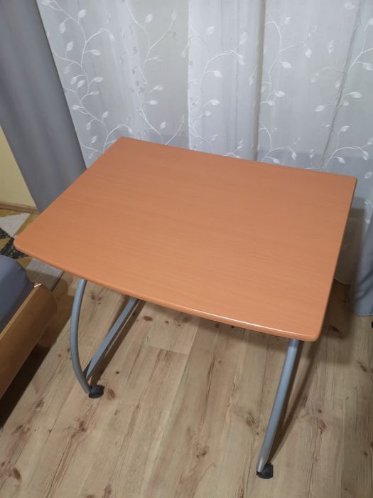 Stolik komputerowy