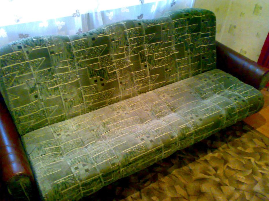 Продам диван в идеальном состоянии с зеленым переливом Недорого 5200гр