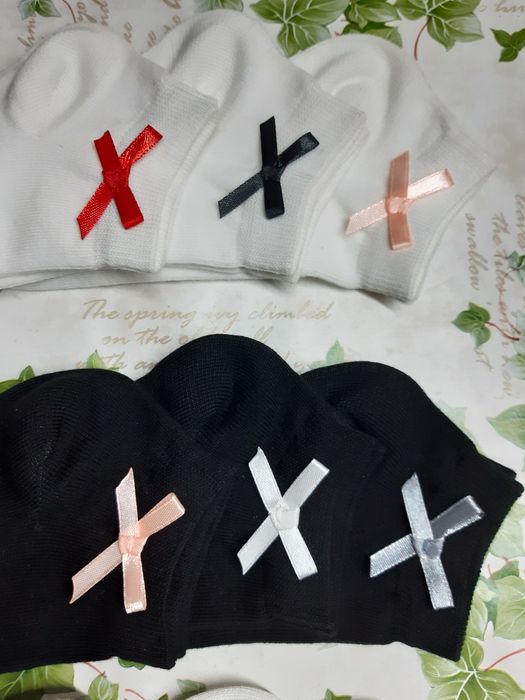 12 pares de meias curtas (novas) com laços