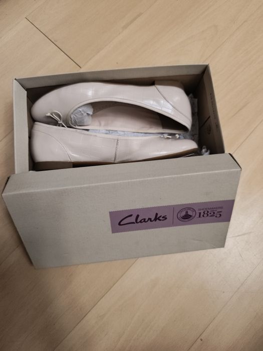 Жіночі нюдові балетки Clarks