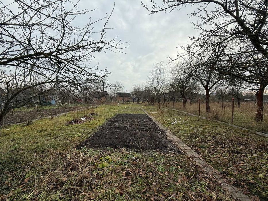 Продається дача в місті (р-н Хоткевича)