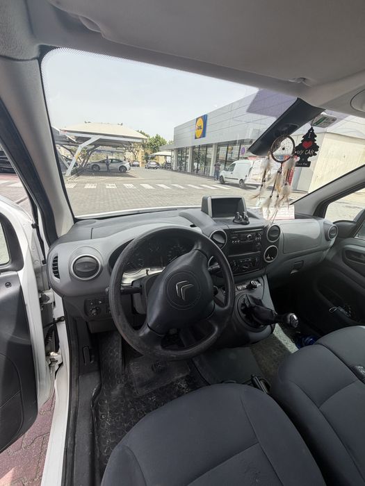 Carrinha Berlingo maxi em muito bom estado 3 lugares