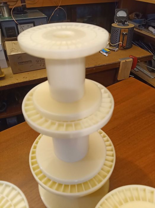 Трубка фторопласт-PTFE, разные внутренний диаметр от 0.3мм - 2мм есть труб. внутр-2.5-внеш. 4мм, второпластовая лента в рулонах разна толщина и размер