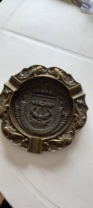 Cinzeiro em bronze, cidade  Lisboa