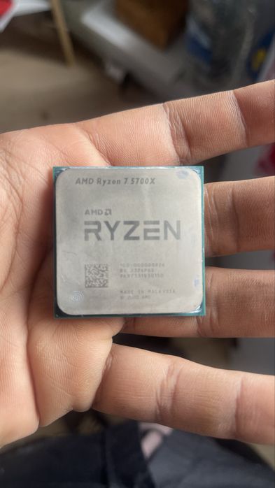 RTX 4060, Ryzen 7 e 2 controles de ps5