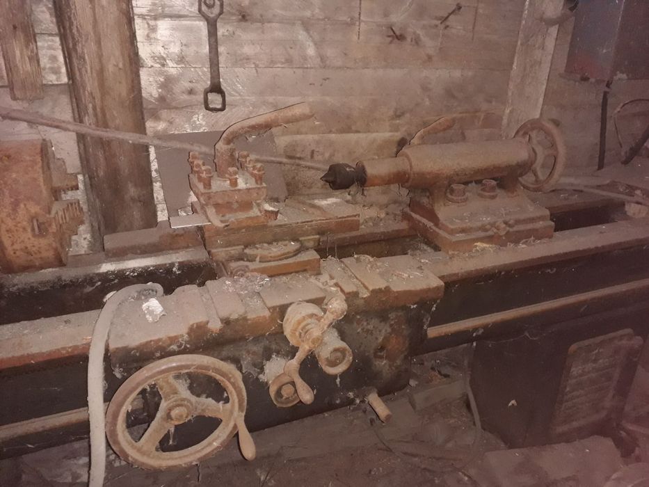 Токарний станок для метала