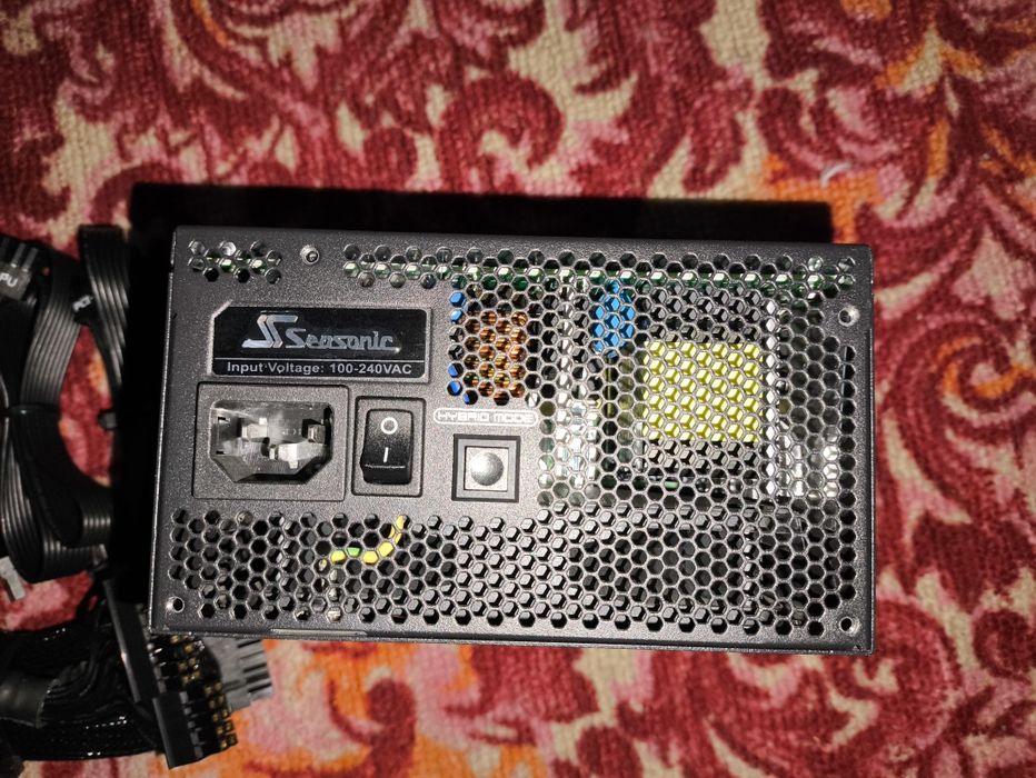 Блок живлення Seasonic Focus Gold 750W