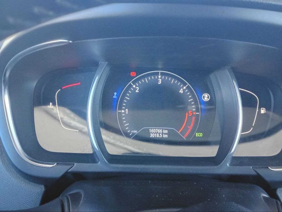 Vendo o meu carro. Renault Grand Scenic 2017. Venda urgente, por isso o preço é muito baixo.