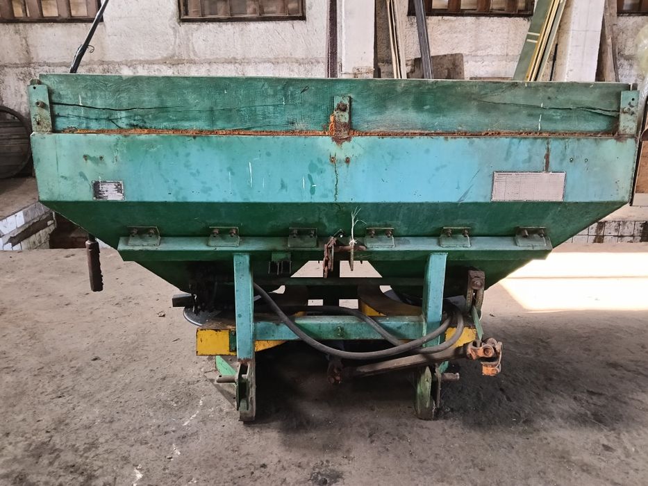 Розридач міндобрива Лійка РМД 1000