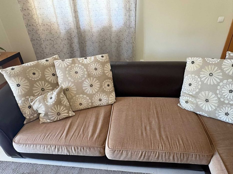 Sofá Grande com Chaise Longue (3m x 2m) – Bimaterial + Almofadas