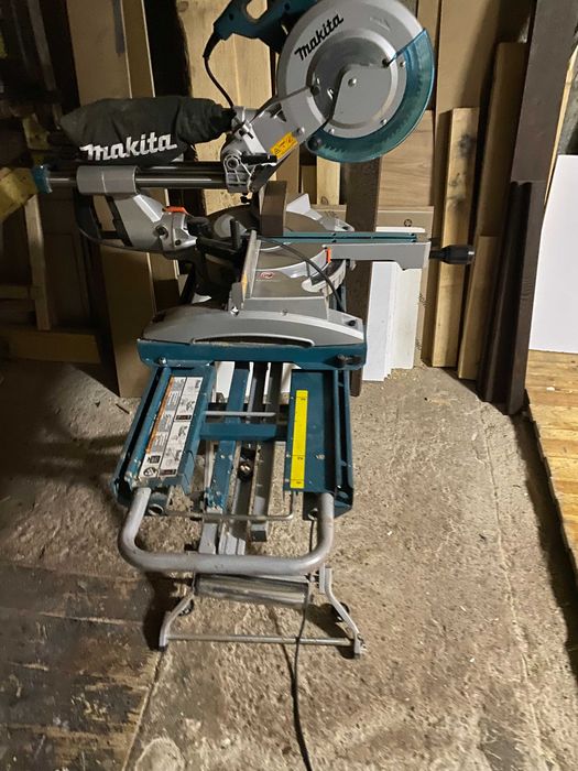 Piła ukośnica Makita