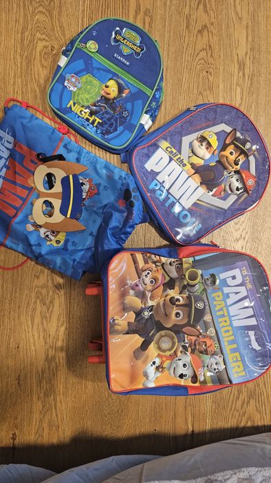 Torba na kółkach Psi Patrol w zestawie z plecakiem (4 szt.)