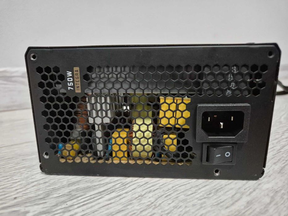 якісний блок живлення 750W Fractal Design INTEGRA Bronze. Тихий. Trade-IN