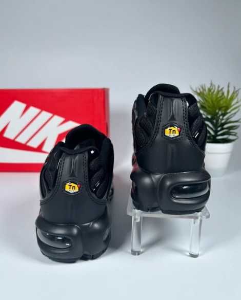 Butymęskie_NikeAirMaxTN_czarny Glany rozmiar.39