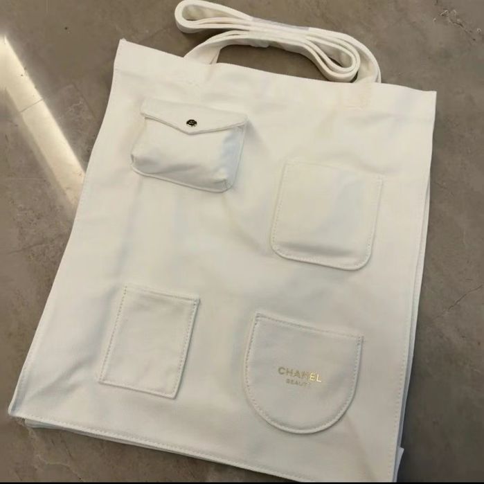 Шопер chanel beaute vip gift оригінал базовий біла сумка жіноча
Шопер