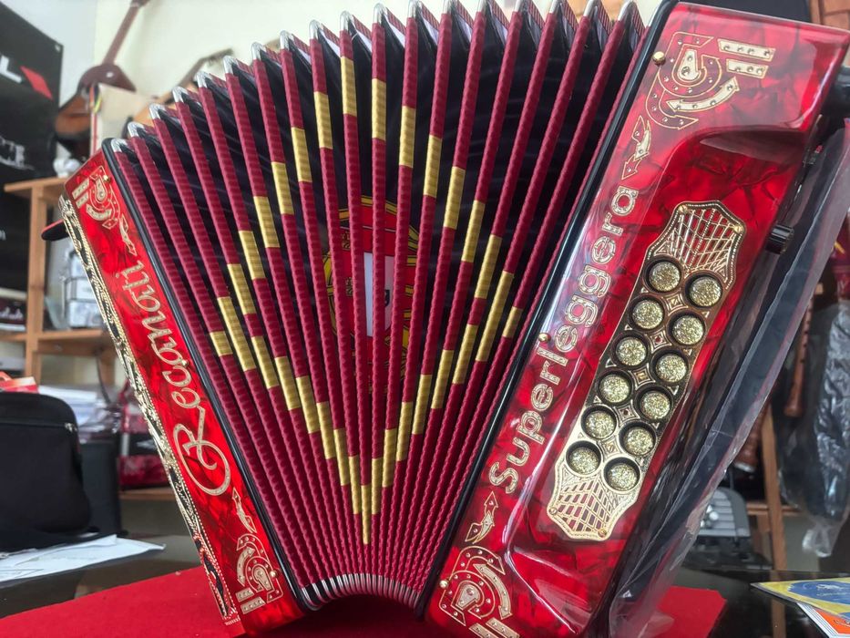 Concertina Superleggera dourada