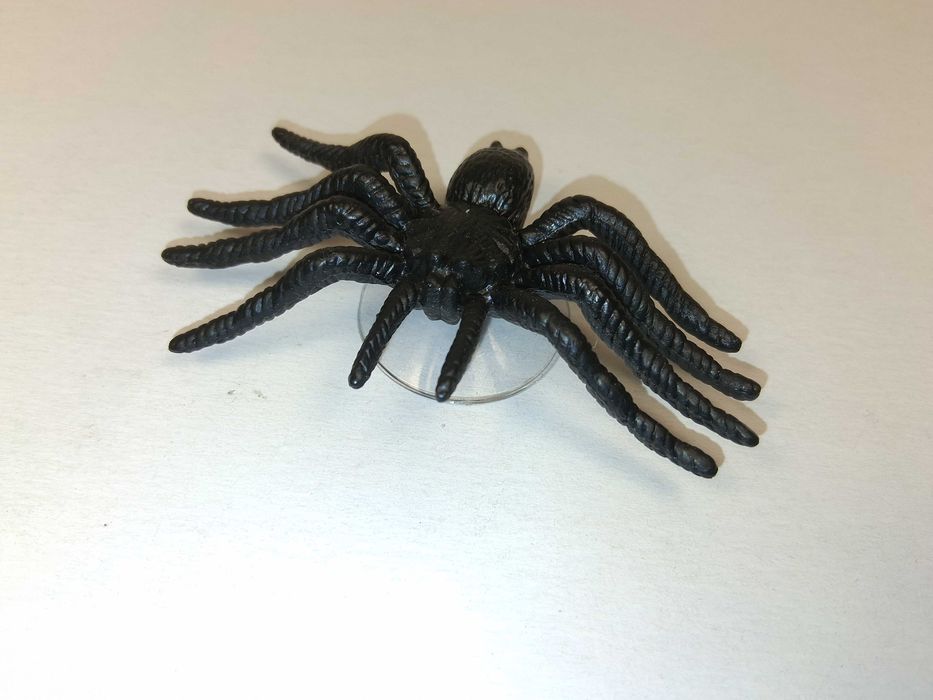 N049 Pająk Dekoracyjny Z Przyssawką Czarny Tarantula Halloween Ozdoba