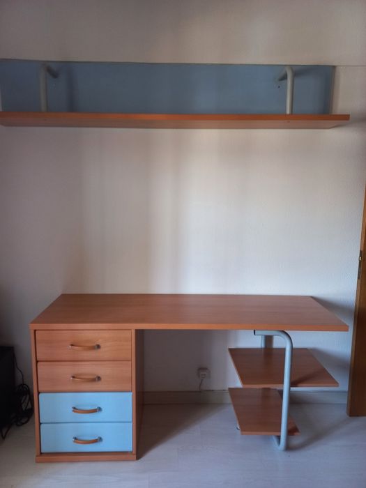 Secretaria e parteleira em pinho