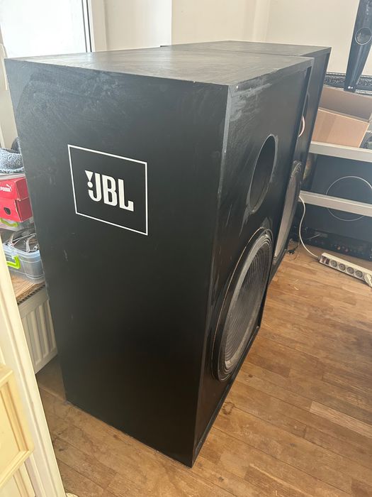 Продаю колонки JBL