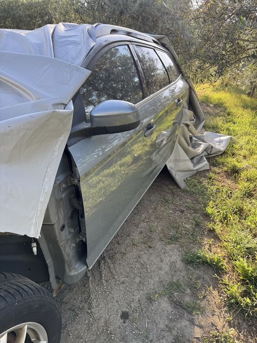 Ford Mondeo diverso material