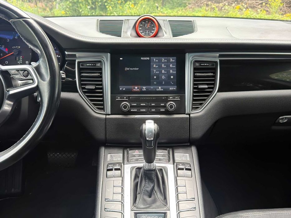 Porsche Macan      2017