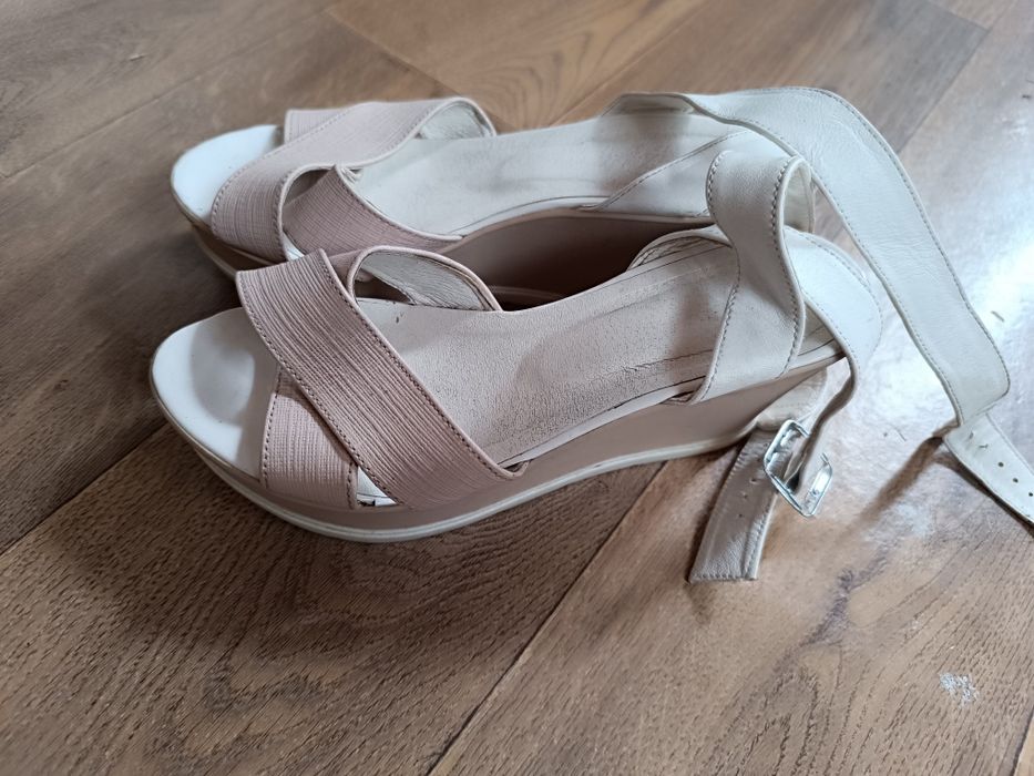 Продам босоножки