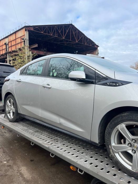 Двери передние задние левые правые chevrolet volt 2 двери зад