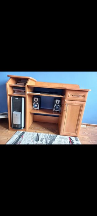 Sprzedam biurko młodzieżowe.