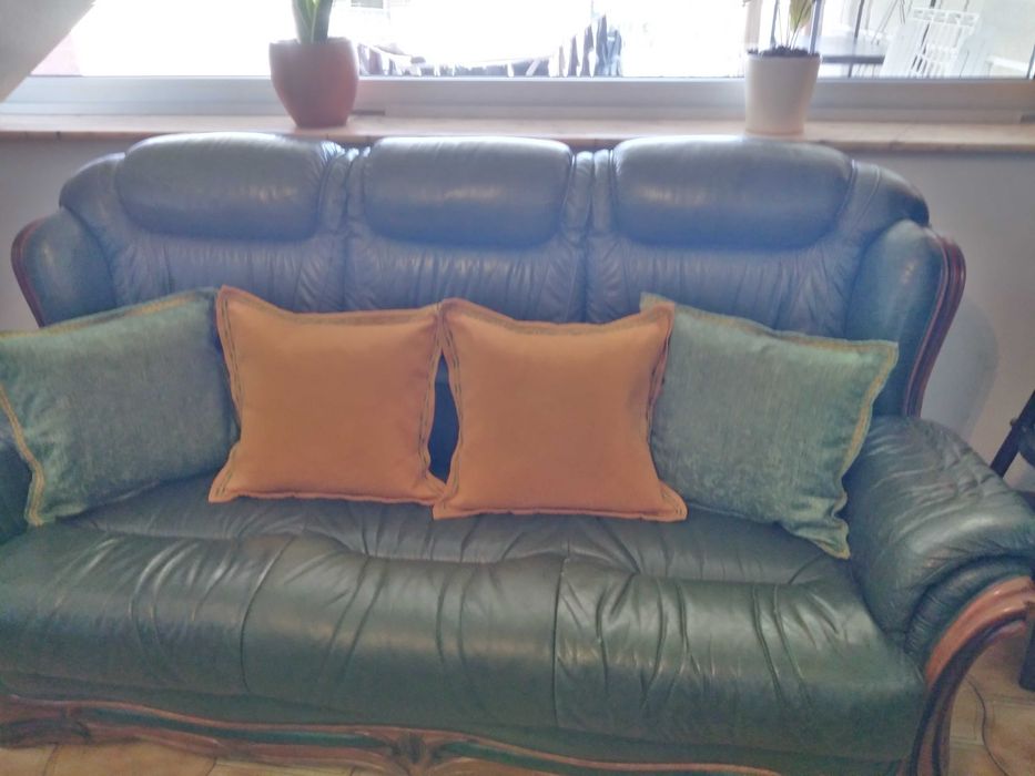 Terno de sofás em pele verde